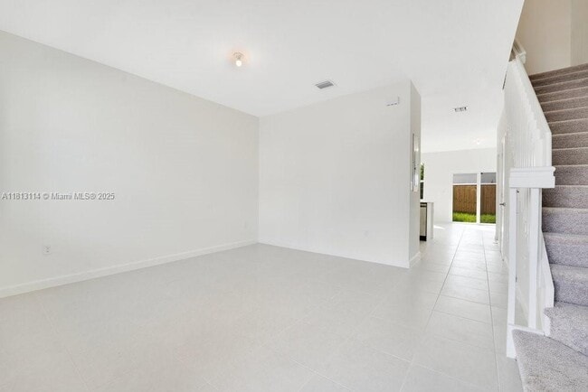Building Photo - 2805 SE 26th Ave