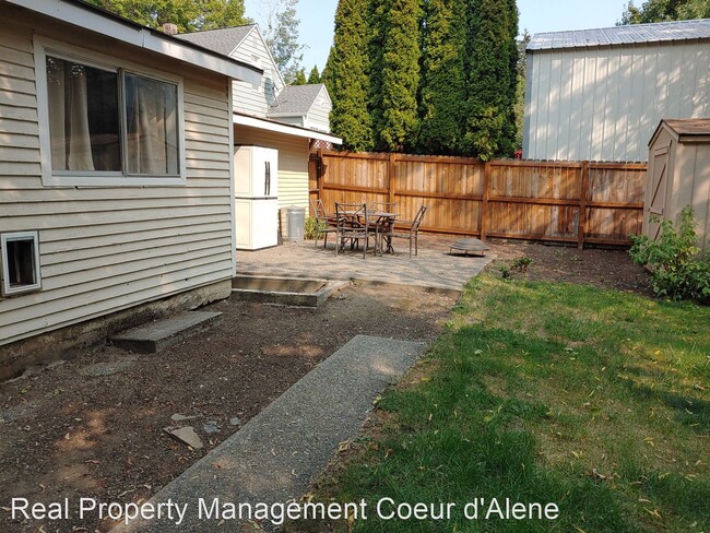 Building Photo - 3 br, 1 bath House - 1706 E Front St.