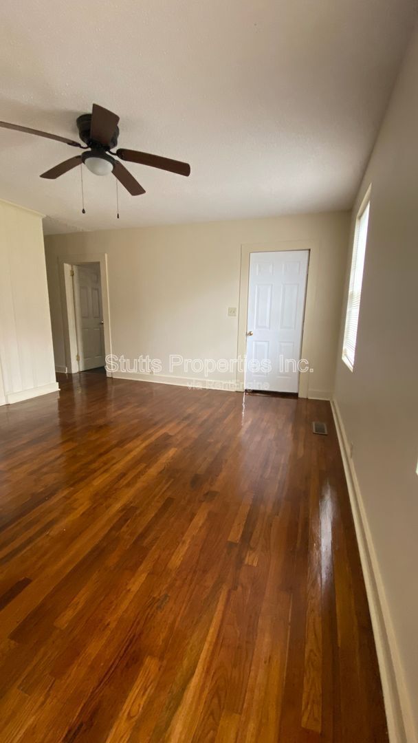 Building Photo - 414 Plum St