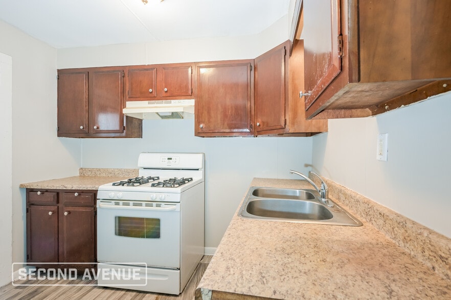 Building Photo - 7645 Highland Ave
