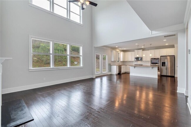 Building Photo - 5210 Mirror Lake Dr