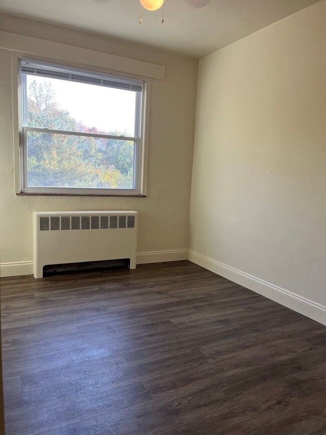 Building Photo - 414 E Lincoln Ave