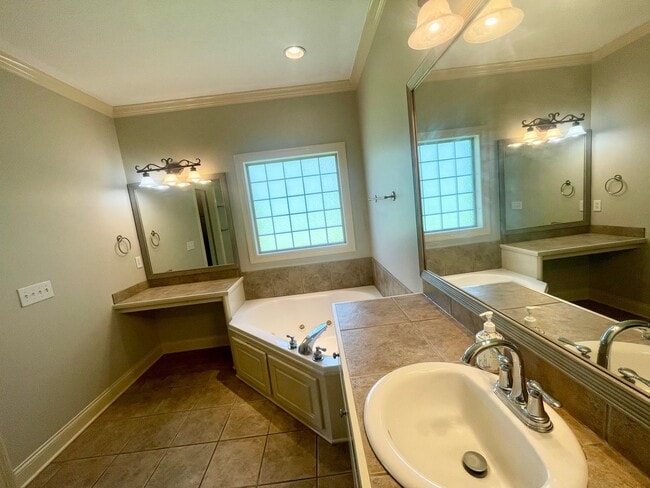 Building Photo - 3 bed/2 bath for rent in Germantown School...