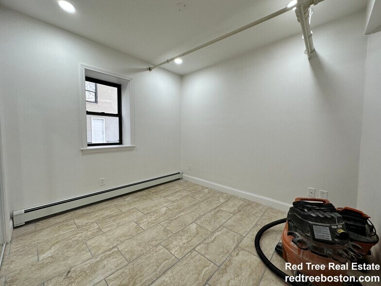 Building Photo - 27 Egremont Rd