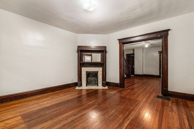 Building Photo - 25 E Blake Ave