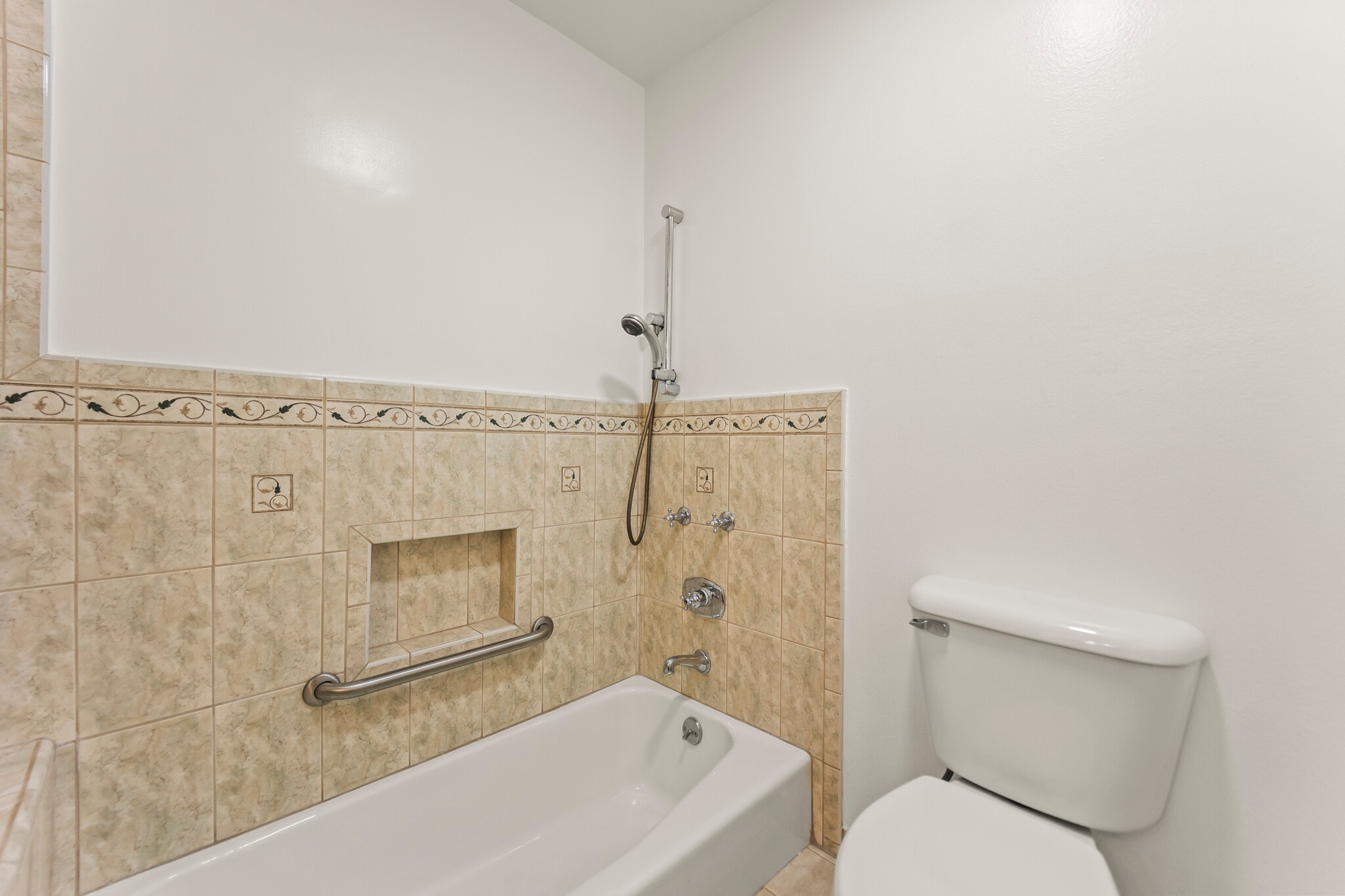 Upstairs Bath 2 - 1214 S Alma St