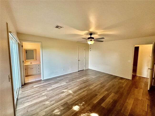 Building Photo - 14902 Dutchmans Dr