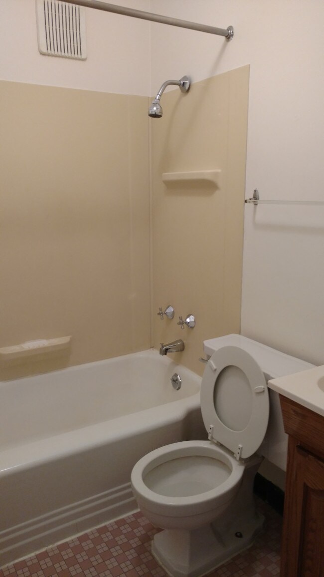 Building Photo - 513 Triplex