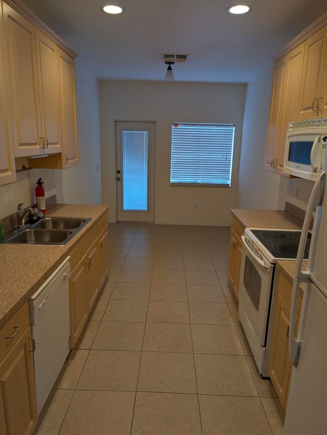 Building Photo - 2062 SE Glen Ridge Dr