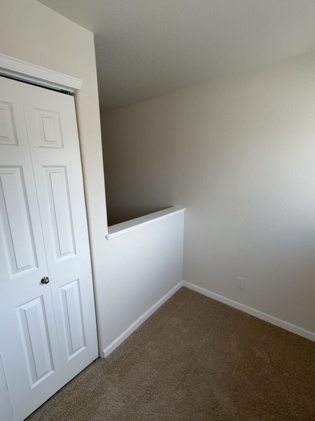 Building Photo - Spacious 2 Bed, 2 Bath Condo
