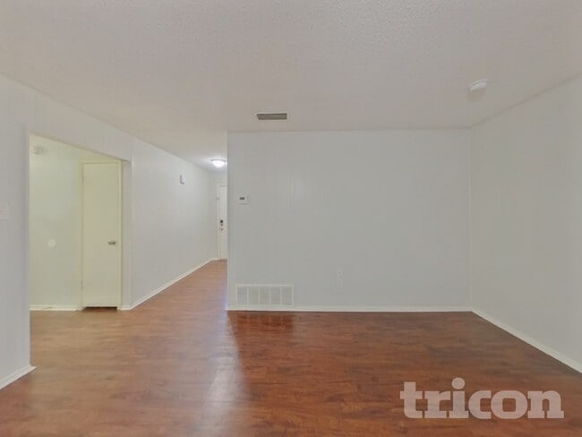 Building Photo - 1916 Tracey Cir