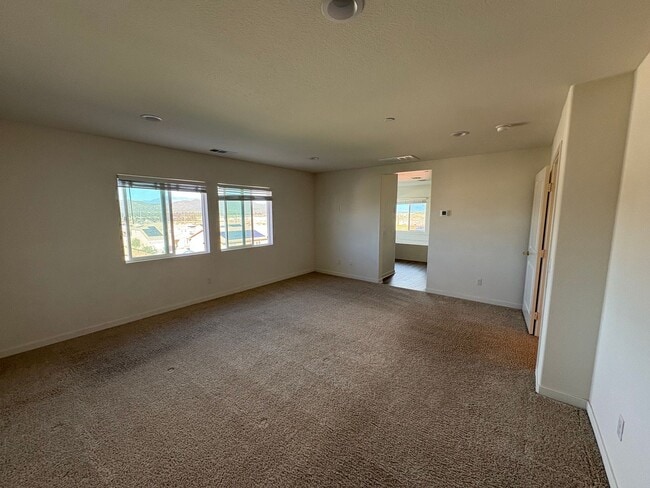 Building Photo - Stunning 5-bedroom, 3.5-bath home