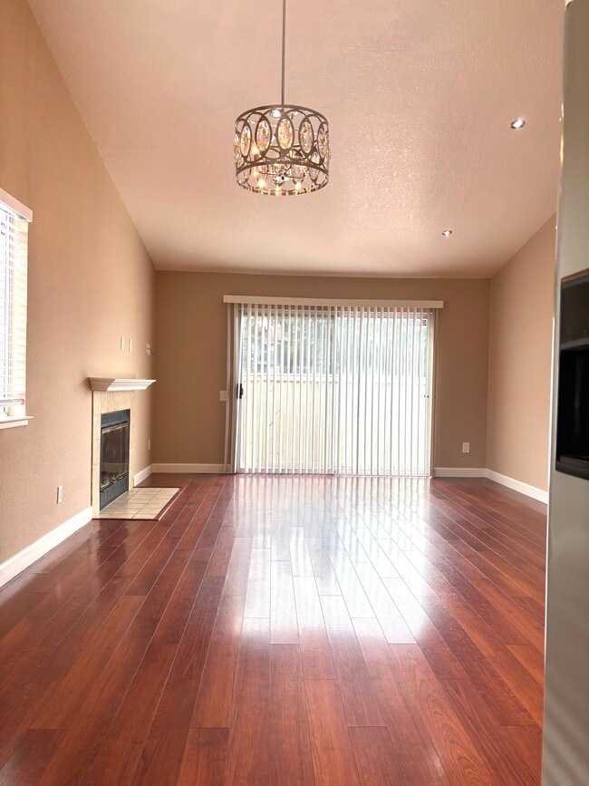 Building Photo - 267 S Wildwood