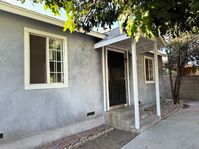 Building Photo - 14011 Daventry St