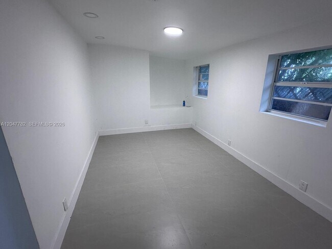 Building Photo - 4380 SW 49th Ct