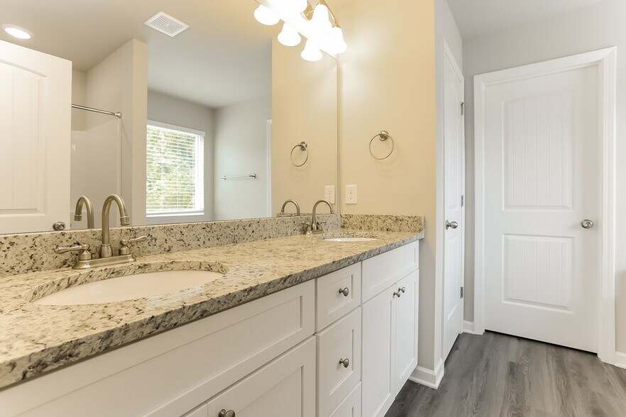 Building Photo - 118 Mineral Springs Ln