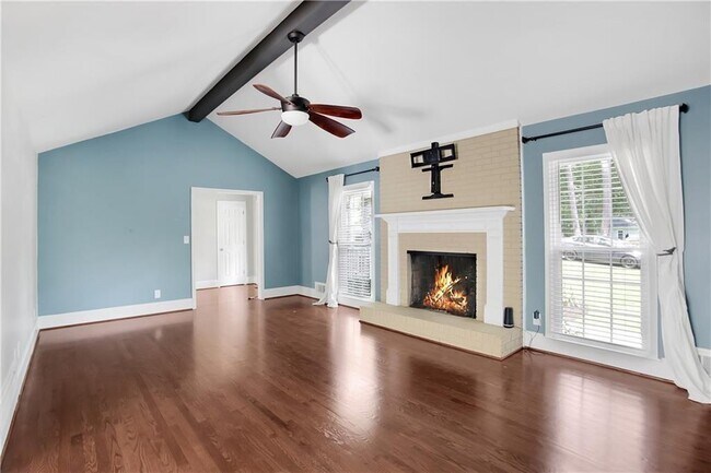 Building Photo - 455 Persimmon Ln