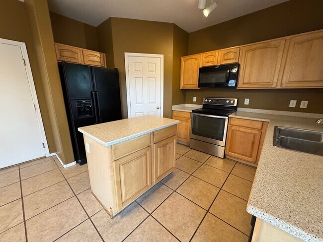 Building Photo - Stylish 3-Bed Home with Loft & Low-Maintenance Backyard in Phoenix