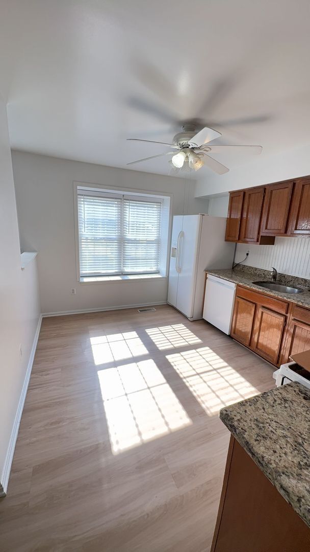 Building Photo - Three Bedroom Townhouse in Alexandria Near Ft Belvoir