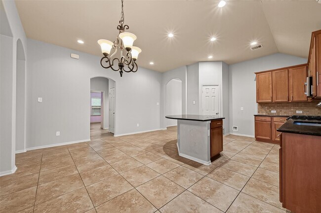 Building Photo - 28207 Chalet Park Dr