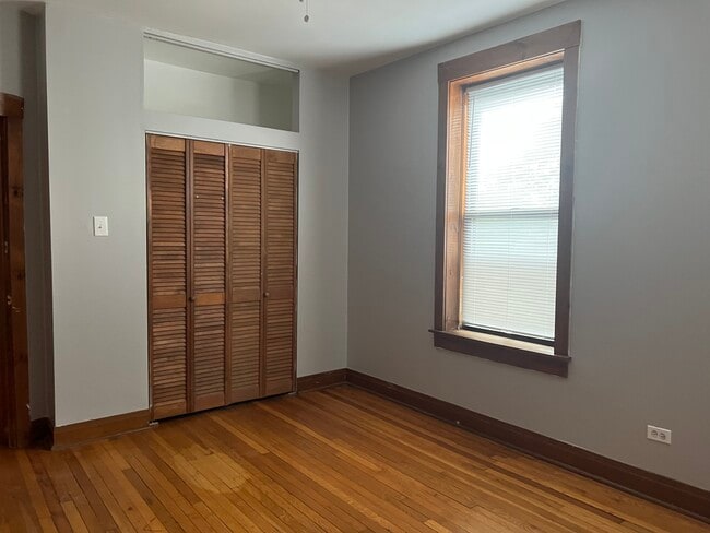 Bedroom - 933 W Sheridan Rd