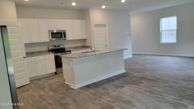Building Photo - 434 Ladyfish Loop NW