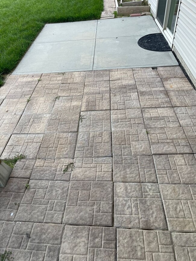 Building Photo - Spacious home in super nice neighborhood in Northwest Omaha