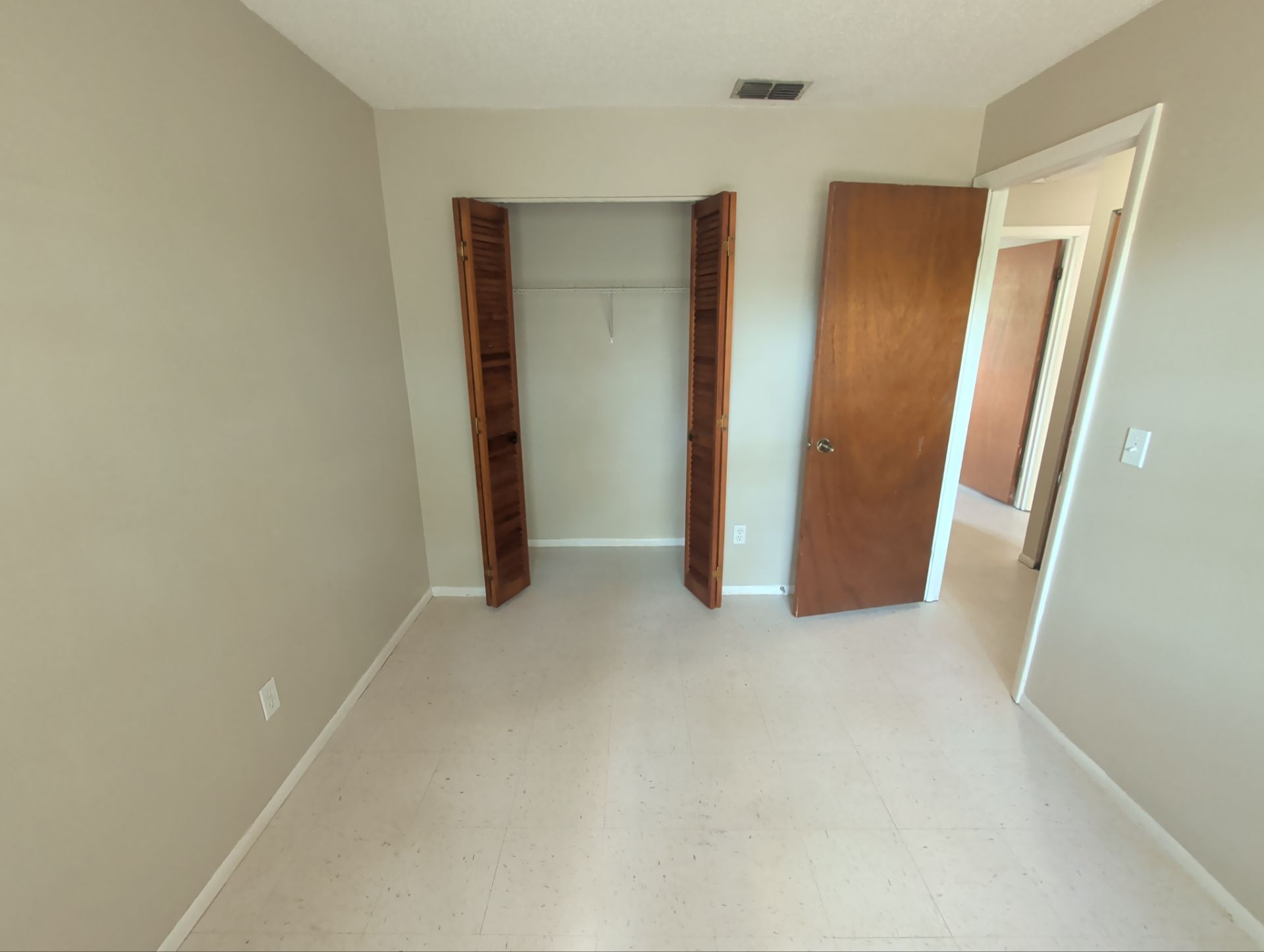 Building Photo - 2352 S Sandburg Pt