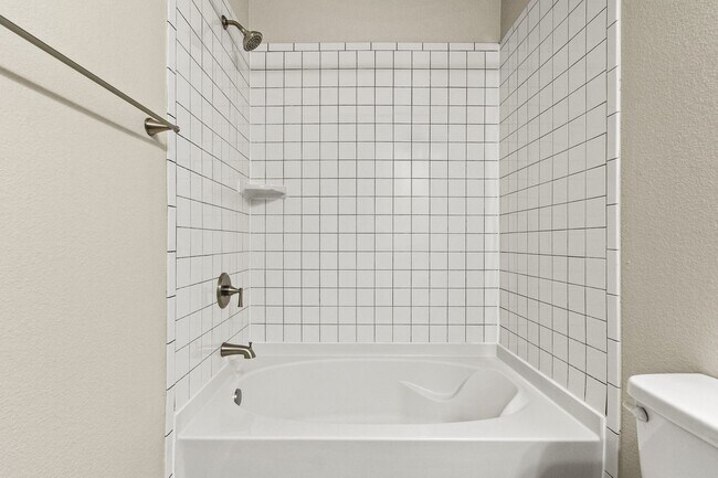 Building Photo - * MOVE IN SUMMER 2026 * $5000/$1000 per bed average 5 Bed 3.5 Bath Short Walk to TCU