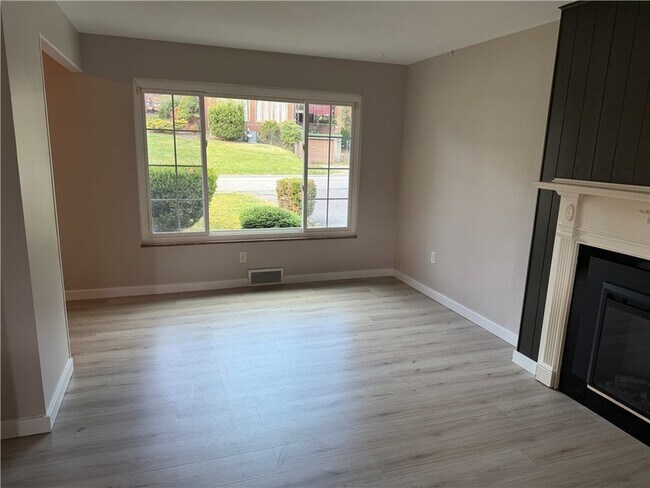 Building Photo - 300 Taylor St