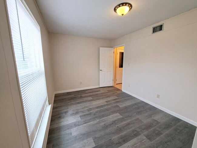 Building Photo - 7819 Hearthstone Cir