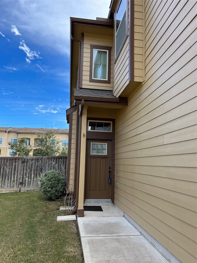 Building Photo - 12250 La Strada St