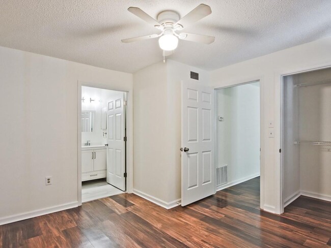 Building Photo - 632 Granville Ct