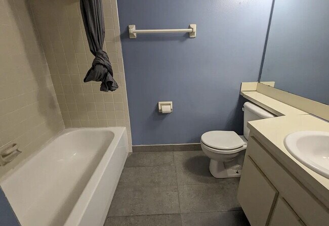 Building Photo - Centrally located, yet secluded 2 bedroom condo in the heart of Orlando for Rent