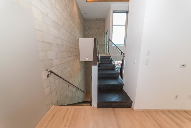 Building Photo - 717 N Highland Ave