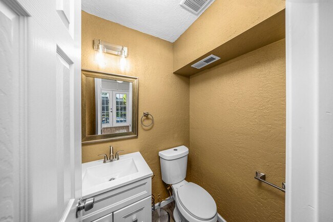 Building Photo - Remodeled Kitchen