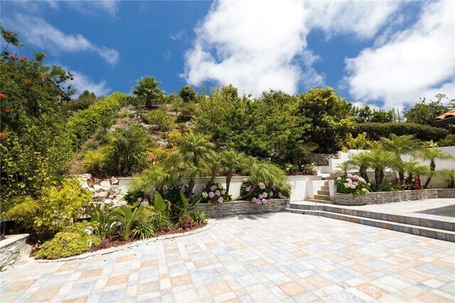 Building Photo - 1253 Vía Landeta