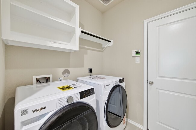 Building Photo - 411 Sunlit Vly Cir