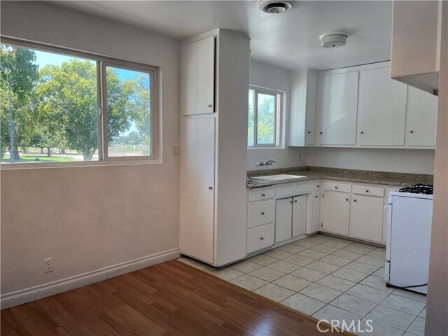 Building Photo - 4936 Hazeltine Ave