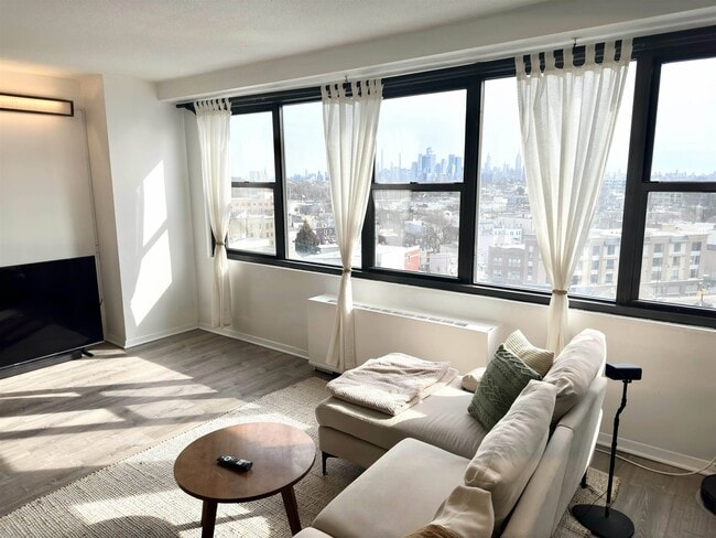 Building Photo - 201 St Pauls Ave