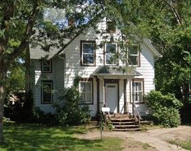 Building Photo - 1322 S 6th St