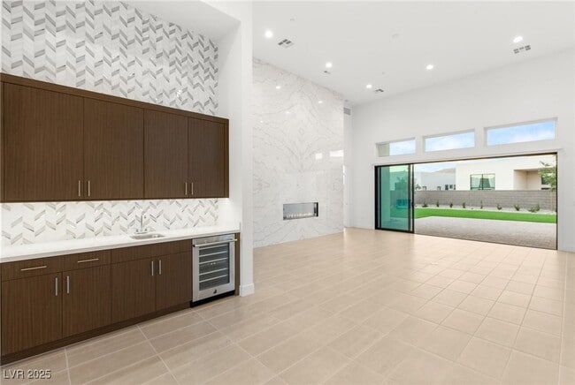 Building Photo - 10793 Vista Altura Ave