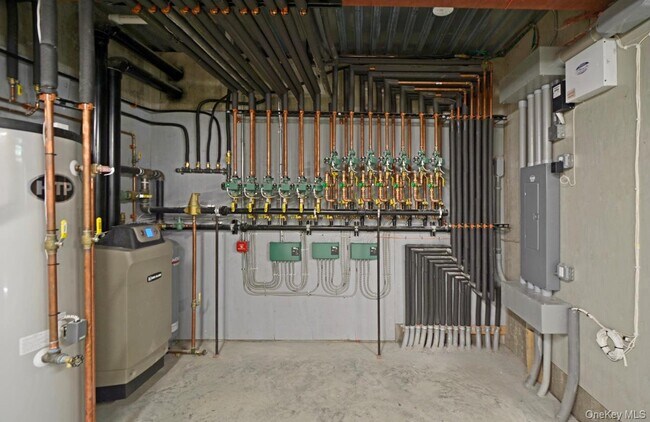 Building Photo - 61A S Bay Ave