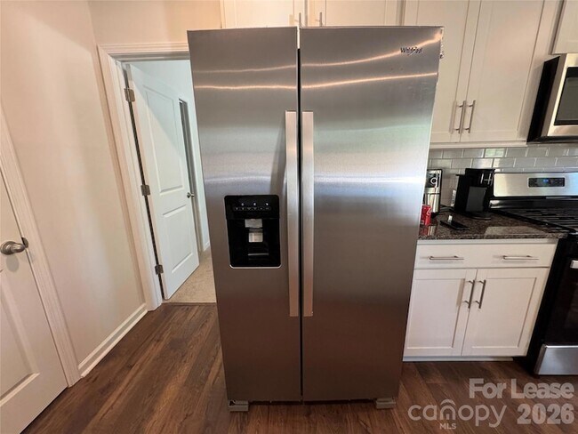 Building Photo - 1924 Vanderlyn St