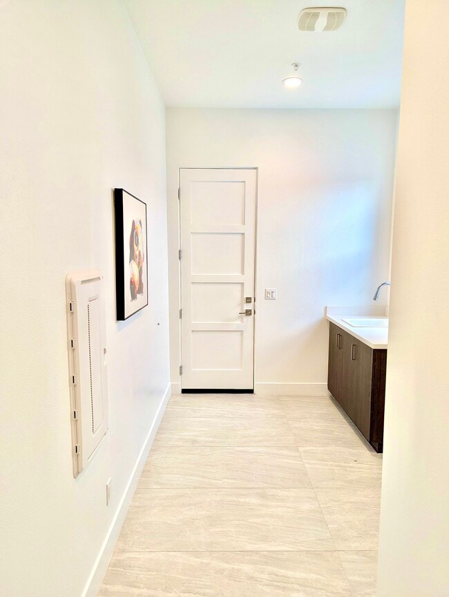 Building Photo - 3402 Ambassador Dr