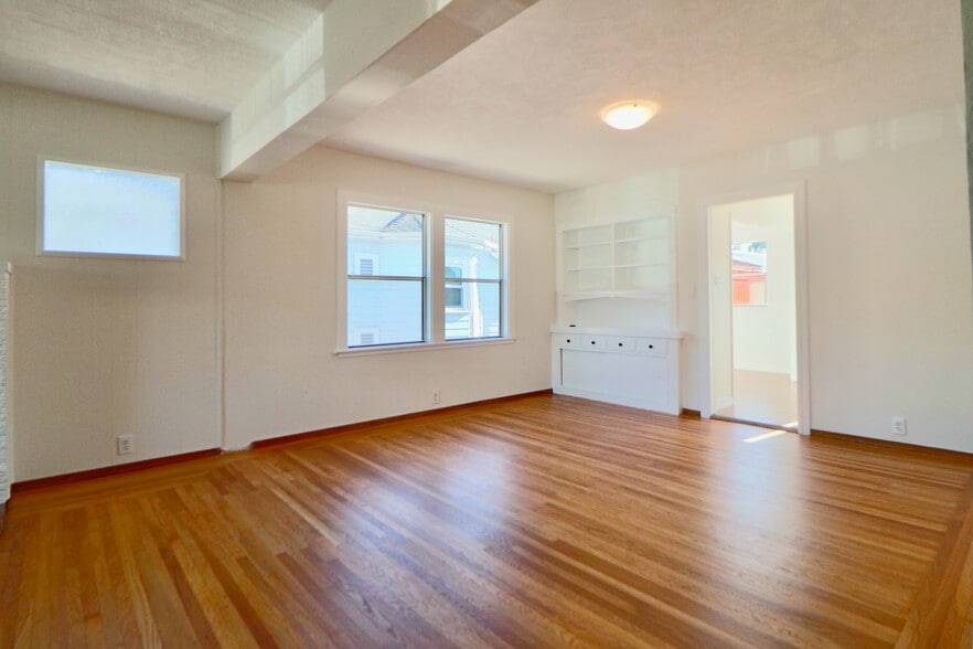 Dining room - 129 Oakes Blvd