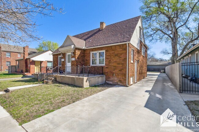 Building Photo - 212 Kansas Flats