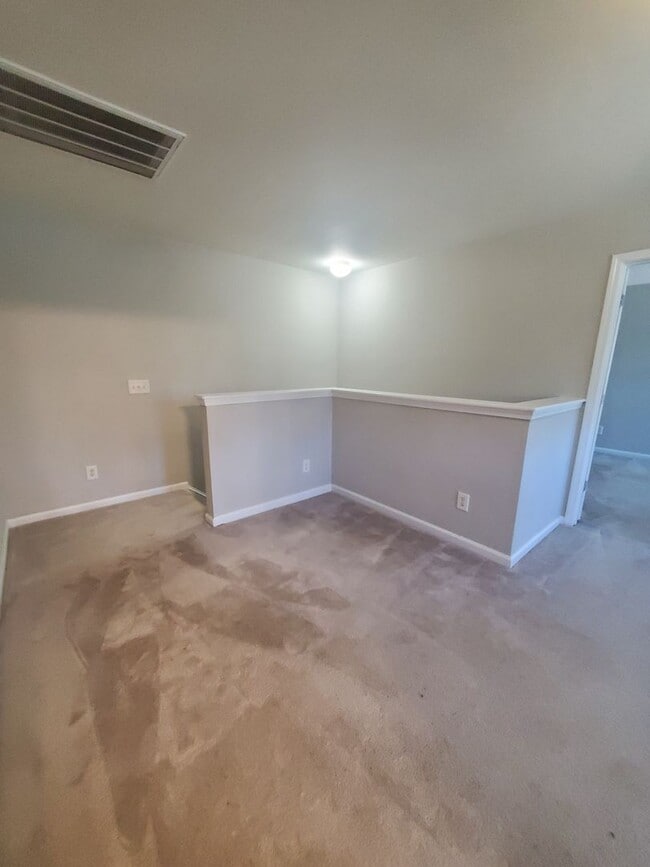 Building Photo - Liberty Hall End Unit 3Br 2.5Ba Townhome