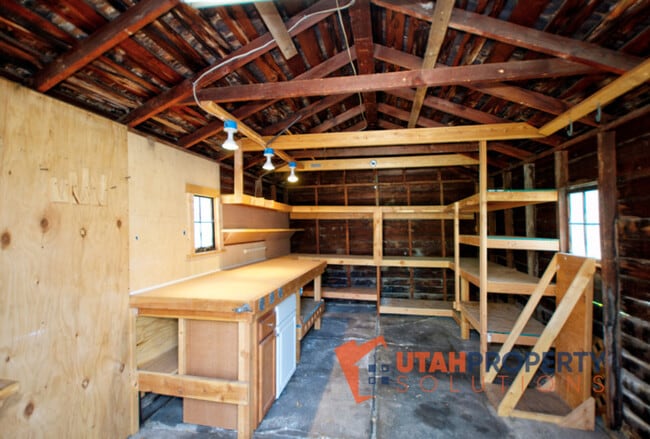 Building Photo - 1319 S Roberta St