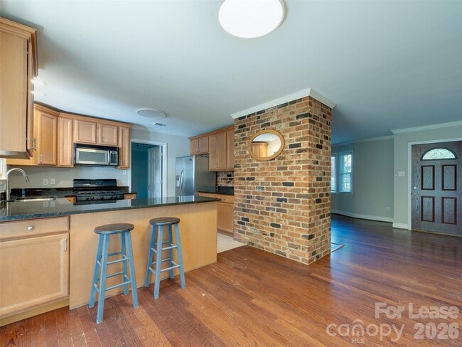 Building Photo - 709 Cooper Dr